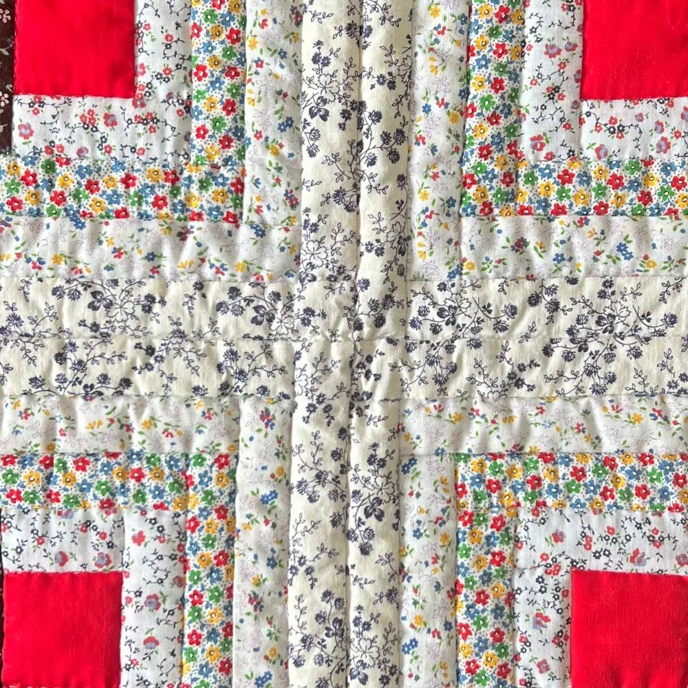 Hand-Stitched Patchwork Hand Quilted LOG CABIN Block Wall Hanging Table Topper